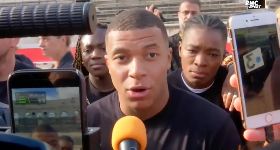 Mbappé fica sem jeito ao ser questionado sobre Liverpool ou Real Madrid