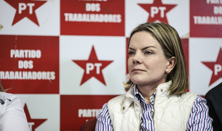 Disputa pelo Senado se intensifica: Gleisi Hoffmann se prepara para entrar na corrida se Sergio Moro perder mandato