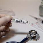 Ministério da Saúde acompanha surto de metapneumovírus humano (HMPV) na China e reforça medidas de prevenção no Brasil