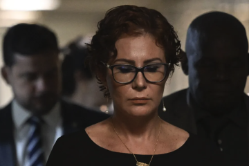 Carla Zambelli e mais seis brasileiras estão na lista da Interpol por crimes graves