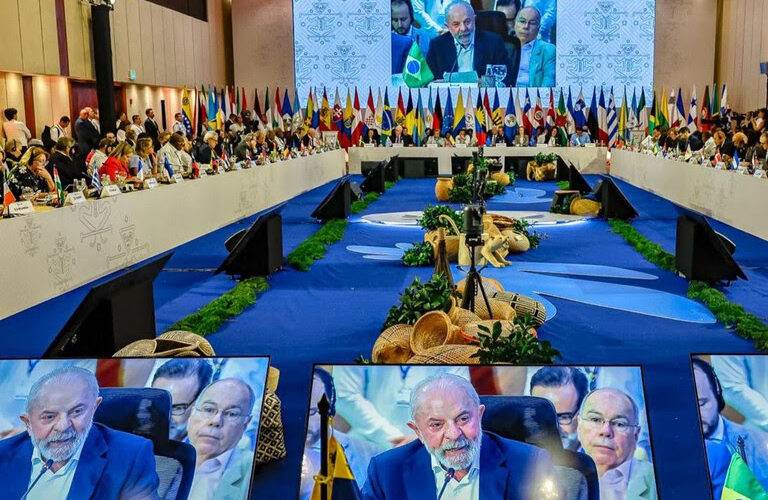 Lula defende integração regional e combate ao extremismo na IV Cúpula da Celac-UE