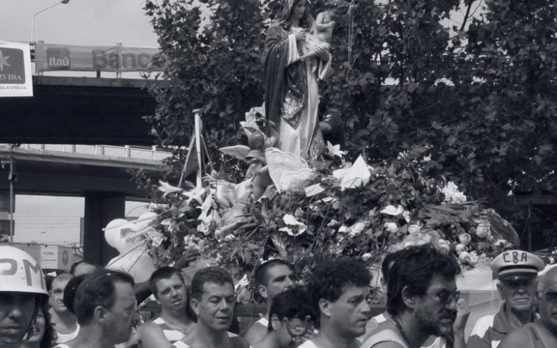 Exposição de fotografias sobre festas tradicionais chega ao Museu de Comunicação