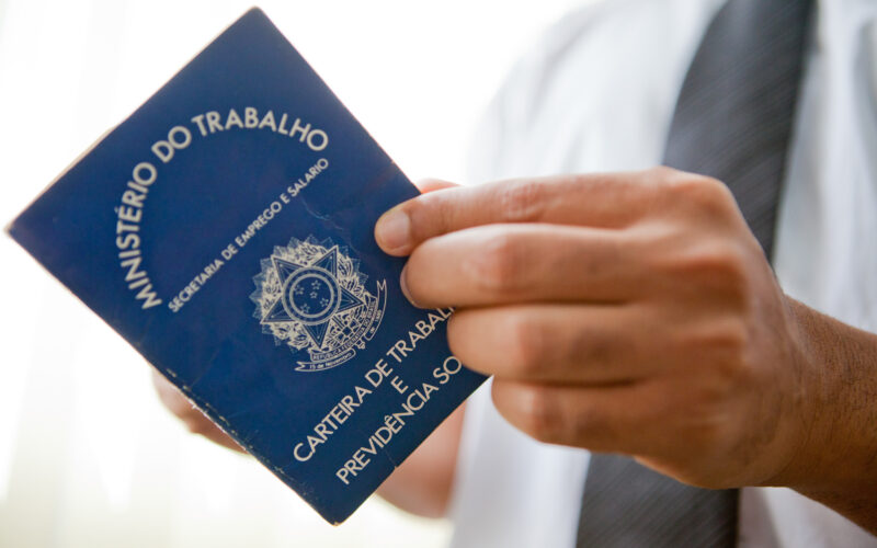 Economia brasileira gera mais de um milhão de empregos em 2025, revela Caged.