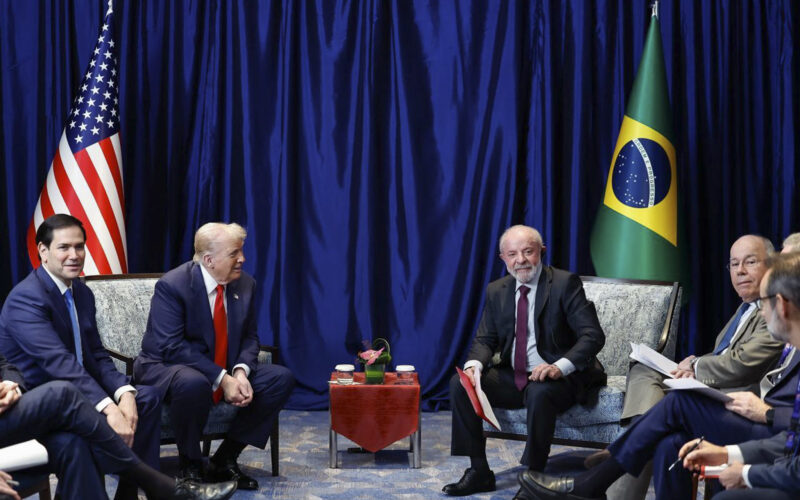 Lula e Trump discutem economia, tarifas e situação da Venezuela durante ligação telefônica
