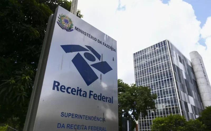 Receita desmente boatos de aumento de imposto para professores com novo piso salarial