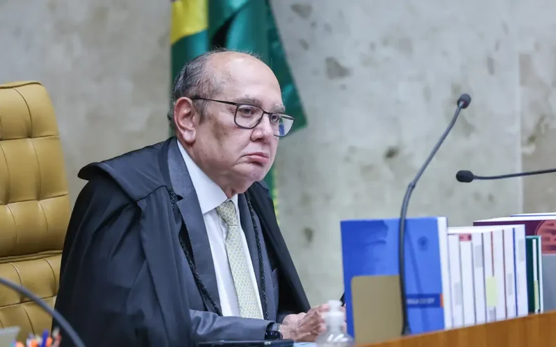 Gilmar Mendes rejeita solicitação de Bolsonaro por prisão em casa.