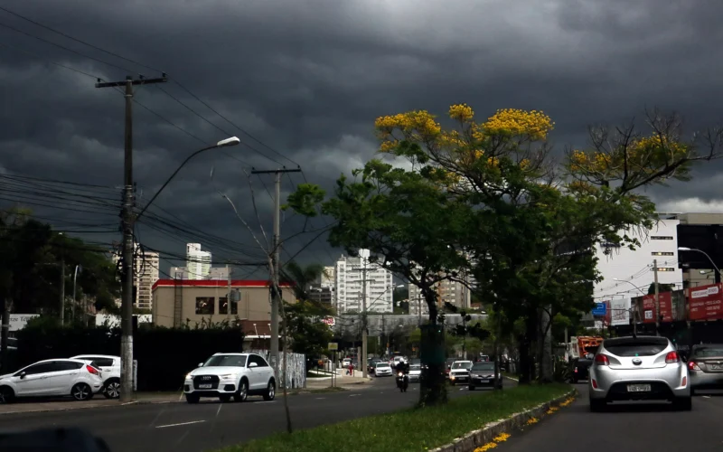 Possibilidade de tempestades isoladas na região Norte do RS amanhã