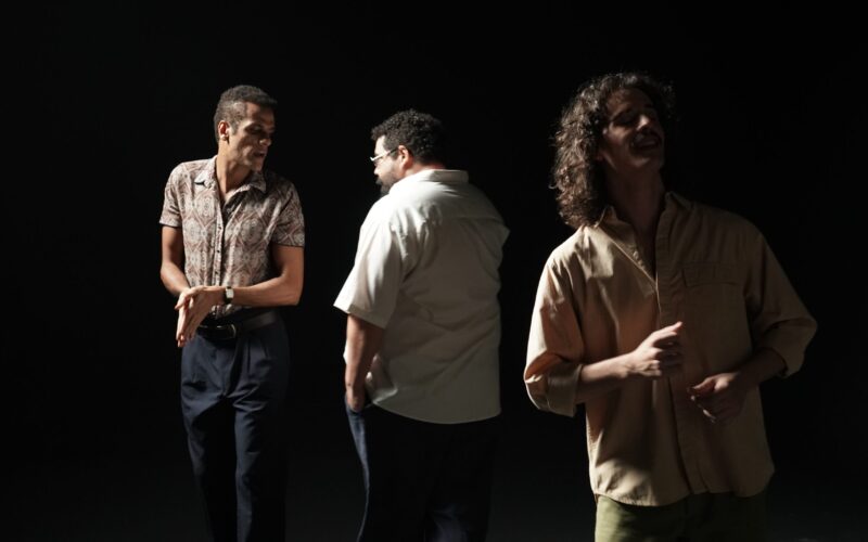 “Em que momento da história deste país a vida não foi um desafio constante?” – Análise de A Vida Secreta de Meus Três Homens