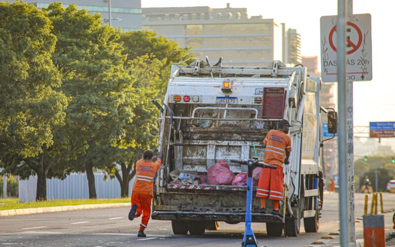 Porto Alegre firma parceria com a Agergs para monitorar serviços de limpeza e futura concessão pública