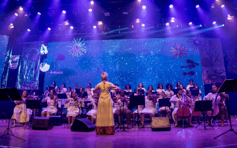 Orquestra Villa-Lobos celebra as raízes indígenas em uma apresentação marcante