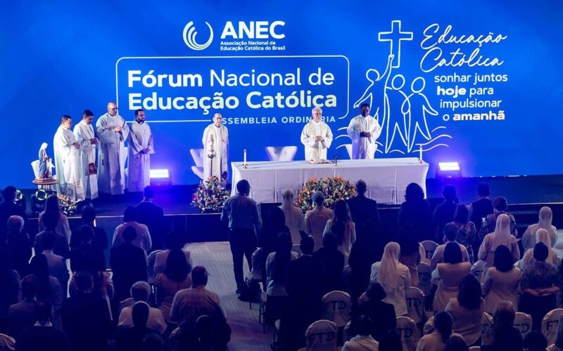 ANEC celebra 80 anos com lançamento de livro sobre a história da educação católica no Brasil