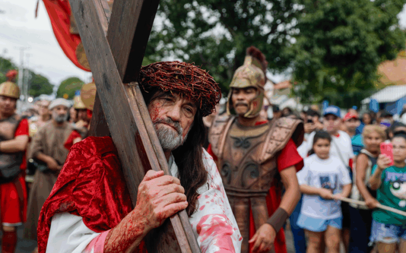 “Porto Alegre em destaque: Paixão de Cristo no Morro da Cruz aborda tema da moradia em espetáculo de 2026”