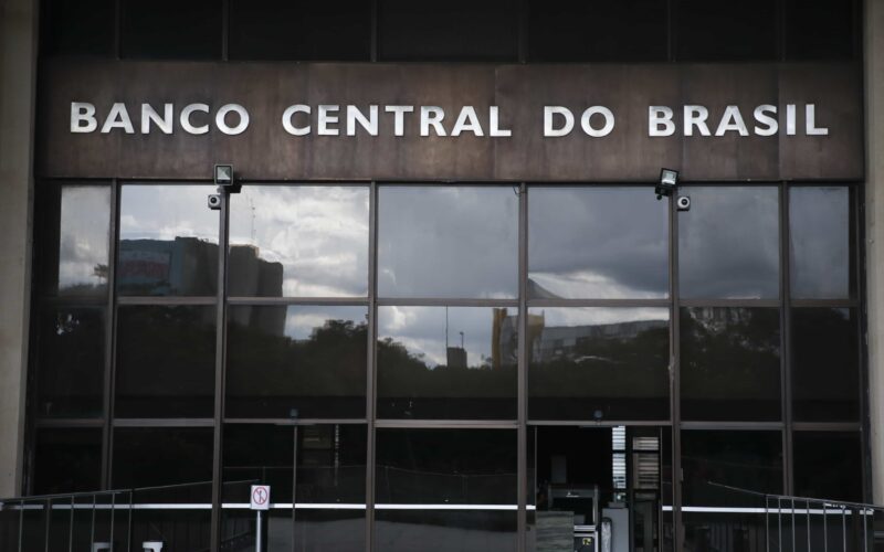 Comitê de Política Monetária enfrenta desafios de guerra e inflação ao definir a Selic