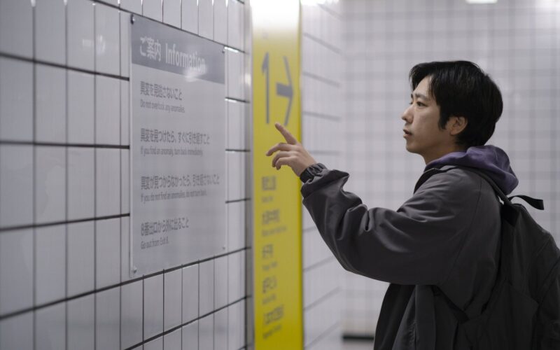 Exit 8″ faz do público um protagonista na experiência do jogo