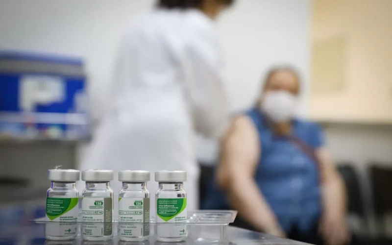 RS recebe novo lote de vacinas em meio ao aumento de internações por gripe