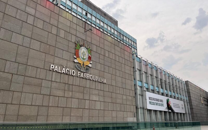 Deliberações na Assembleia do RS sobre a escassez de diesel seguem relatos de desabastecimento no estado