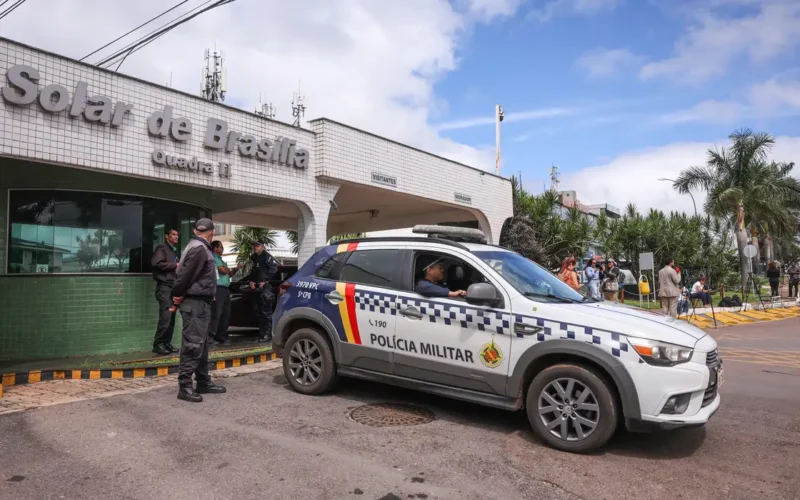 Moraes rejeita pedido de prisão domiciliar para os filhos de Bolsonaro