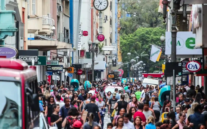 Alteração na jornada 6×1 pode impactar 37 milhões de profissionais no Brasil