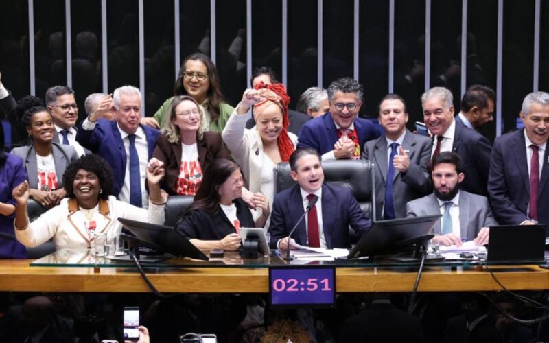 Câmara Legislativa ratifica em duas votações proposta que extingue a escala 6×1