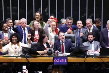 Câmara Legislativa aprova em dois turnos a proposta que extingue a escala 6×1