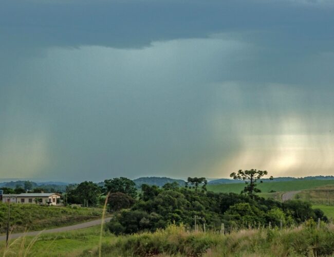 Inmet emite alerta amarelo para tempestades no Rio Grande do Sul nesta sexta-feira (29)
