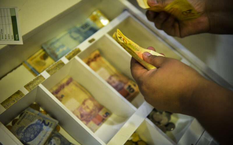 FGTS poderá ser utilizado para quitar dívidas com desconto no novo programa Desenrola; saiba mais sobre a iniciativa