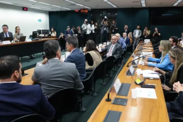 Suspensão da jornada 6 x 1: Análise adicional posterga discussão sobre a PEC