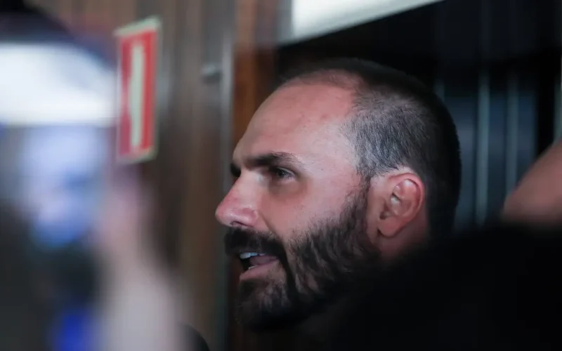 Eduardo Bolsonaro é sentenciado pelo STF a 4 anos e 2 meses por coação