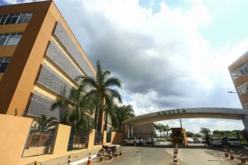 Anvisa interrompe distribuição de medicamentos para hipertensão e oncologia