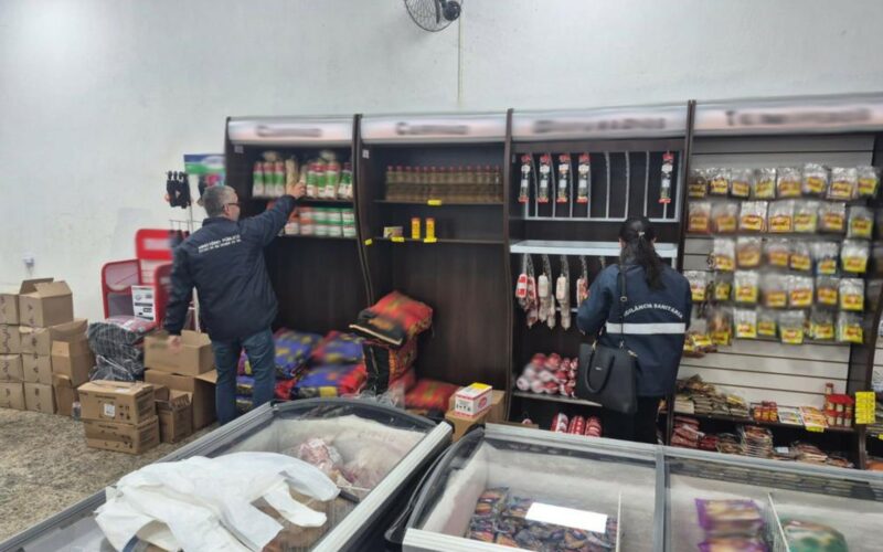 Operação de fiscalização em Muliterno resulta na apreensão de 1,1 tonelada de produtos alimentícios e bebidas inadequados para consumo