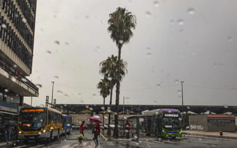 Inmet emite alerta amarelo para fortes chuvas no Rio Grande do Sul neste domingo (28)