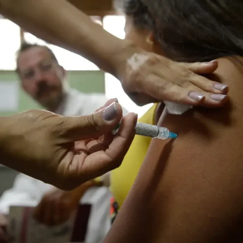 Ampliação do prazo para imunização de jovens de 15 a 19 anos contra o HPV