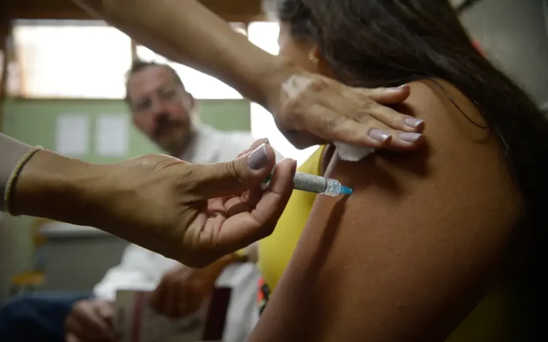 Ampliação do prazo para imunização de jovens de 15 a 19 anos contra o HPV