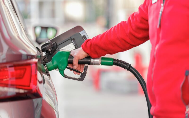 Aumento temporário: teor de etanol na gasolina passa de 30% para 32% por seis meses