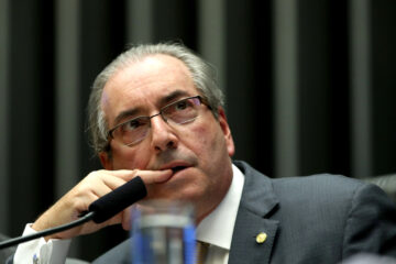 Flávio Dino ordena congelamento de R$ 6 milhões de Eduardo Cunha em apuração de irregularidades com emendas