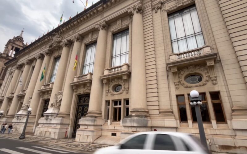 Estado do Rio Grande do Sul contestará no STF benefício de auxílio-refeição durante férias de servidores